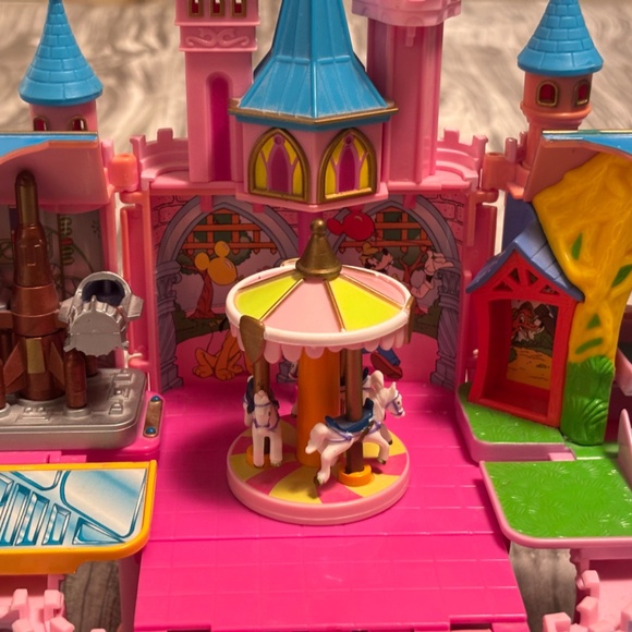 Vintage Disney Magic Kingdom Playset- 9 Figures, Working Train & Sounds - Picture 3 of 17